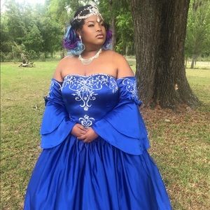 Plus size formal gown with detached sleeves